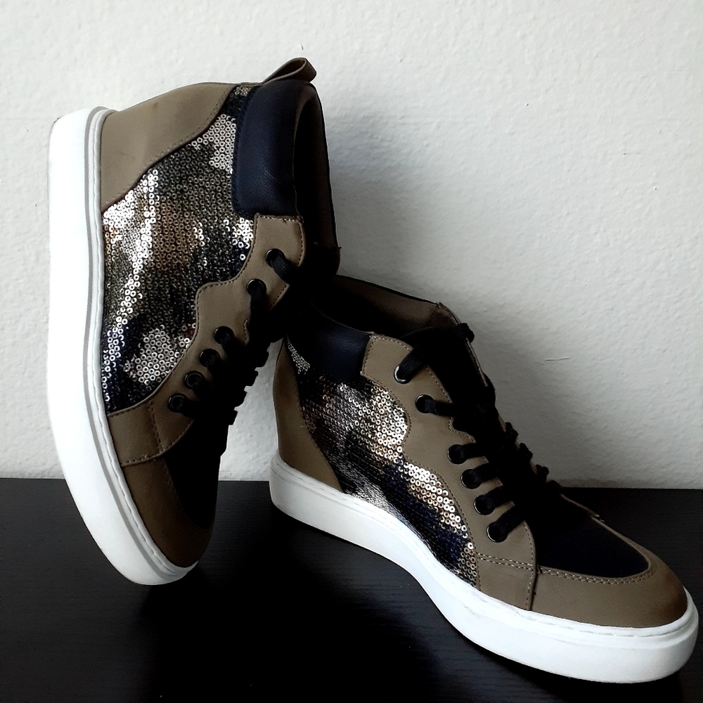 M I X  N O. 6  Camo Wedge Sneaker Size 9